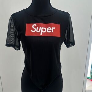 Super Graphic Mesh-Sleeve Women’s Top - Black/Red